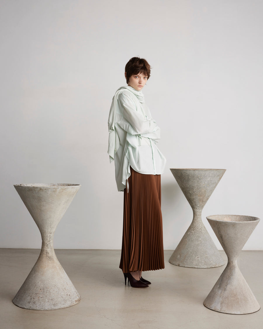 Graphpaper_25SS_LOOK_WOMEN_SNS_4*5_250107_03.jpg__PID:465aea9e-f30b-4a68-9a4f-969b84e204cd